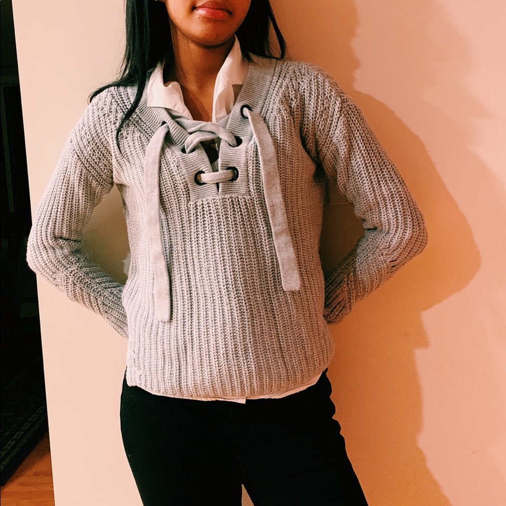 GAP Cable-Knit Cross Tie Gray Sweater